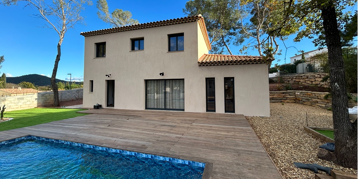 Réalisation d'une maison moderne à étage dans le 83 - Maisons de Manon