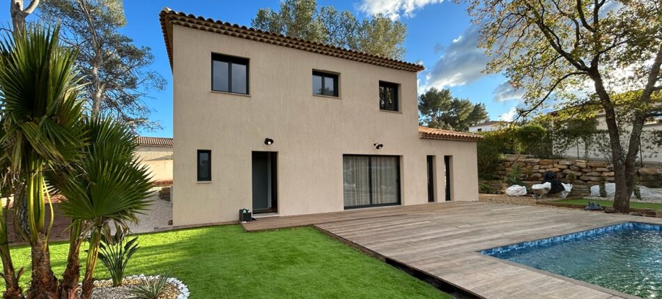 Maison moderne à étage réalisée à La Crau (83) !  - Réalisation maison moderne à étage - Maisons de Manon